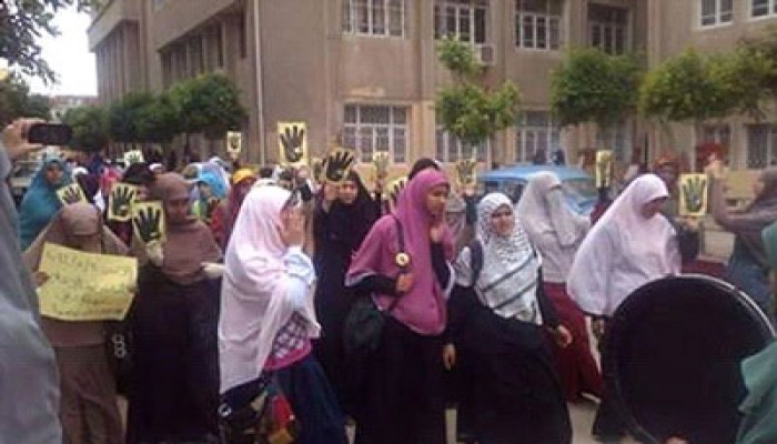مسيرة حاشدة لطالبات أزهر المنوفية تهتف بإسقاط الانقلاب