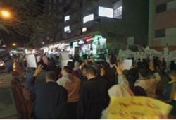 ثوار المندرة يهتفون بإعدام السفاح وعصابته