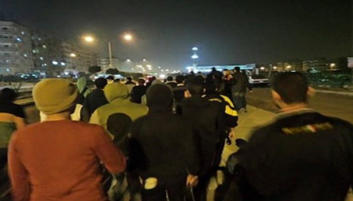 طلاب "أكتوبر" يمنعون قوات الانقلاب من اعتقال المتظاهرين