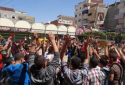‫وقفة شبابية بمركز المنصورة تهتف بالحرية للمعتقلين