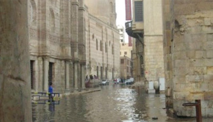 غرق مساكن رأس غارب فى مستنقعات الصرف ينذر بكارثة