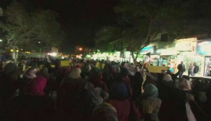 مسيرة ليلية بالزقازيق تتعهد بمحاكمة قائد الانقلاب