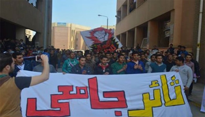 وقفة طلابية بالمعهد التكنولوجى بالعاشر بعنوان"مفيش رجوع "