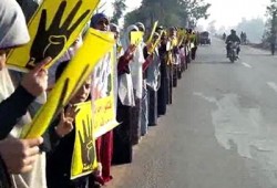 مباشر.. سلاسل بشرية بفاقوس تتندد بفساد قضاة الانقلاب