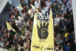 وقفة طلابية بآداب الفيوم رفضاً لاعتقال وفصل زملائهم