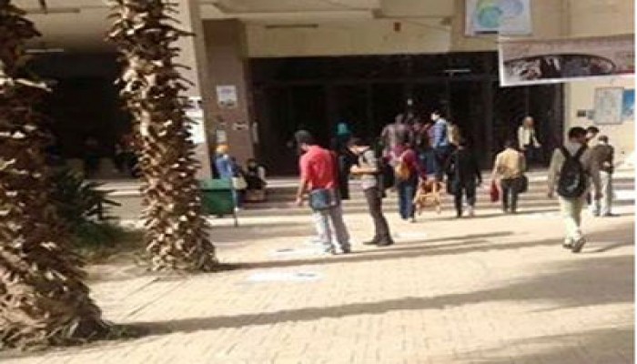 معرض صور بكلية الهندسة بالمطرية يندد ببراءة المخلوع