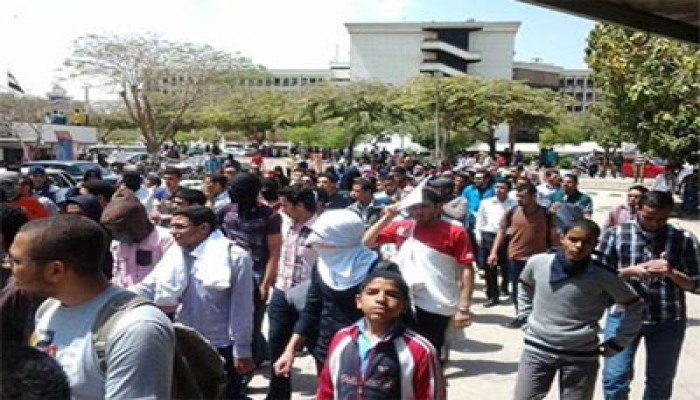 مسيرة حاشدة بمدينة اسيوط تندد بفصل واعتقال الطلاب