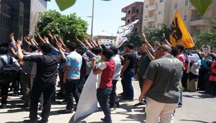 وقفة حاشدة لطلاب جامعة السادات تهتف بإسقاط الانقلاب