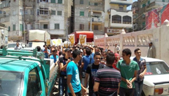 مسيرة حاشدة بالبصارطة احتجاجًا على براءة قتلة ثوار يناير