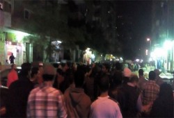 مسيرة ليلية حاشدة بقرية هوارة المقطع تندد بتبرئة المخلوع