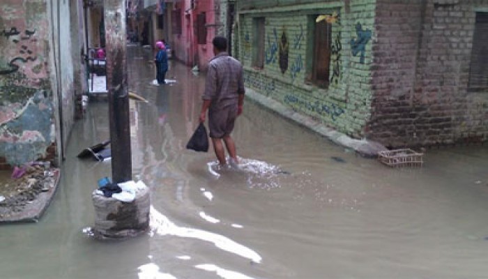 غرق منطقة السيدة خديجة ببورسعيد في الصرف ينذر بكارثة بيئية