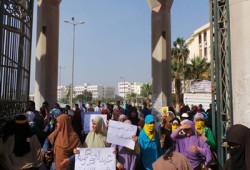 وقفة لطالبات "دار العلوم" الفيوم تندد بجرائم الانقلاب