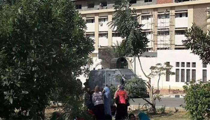 طالبات الأزهر ترد على اقتحام الجامعة بمسيرة حاشدة
