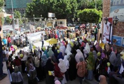 طلاب المجمع الطبي بالإسكندرية يهتفون بإعدام المخلوع والسفاح