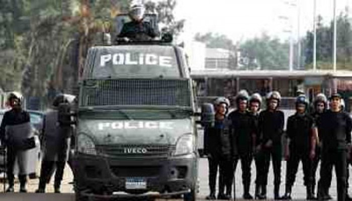 قوات الانقلاب تحاصر كلية صيدلة الإسكندرية وترهب الطلاب