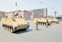 الانقلاب يغلق "التحرير" ويعتدي على الصحفيين واعتقالات عشوائية