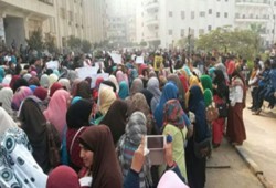 طلاب جامعة بني سويف ينتفضون ضد تبرئة المخلوع وعصابته