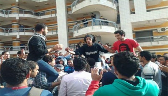 طلاب معهد العاشر يهتفون: "يسقط يسقط سيسي مبارك"