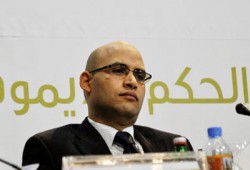 د. خليل العناني يهاجم صمت نخبة العار على ضرب الشباب بالتحرير