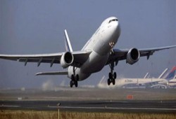 إغلاق المجال الجوي بطرابلس لتجدد القصف على معيتيقة