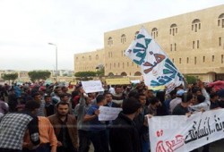 وقفة لطالبات طب أزهر دمياط تتعهد بدحر الانقلاب