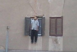 انتحار شاب في شرفة منزله بالعاشر هروبًا من ضنك الانقلاب