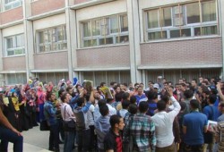 مسيرة بجامعة أسيوط تندد باعتقال طالبات أزهر القاهرة