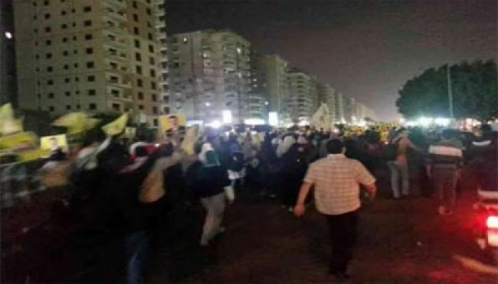 مسيرة ليلية لأهالي العصافرة تندد بجرائم حكم العسكر
