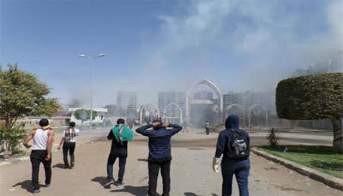 الانقلاب يقتحم جامعة المنيا ويطلق قنابل الغاز والخرطوش