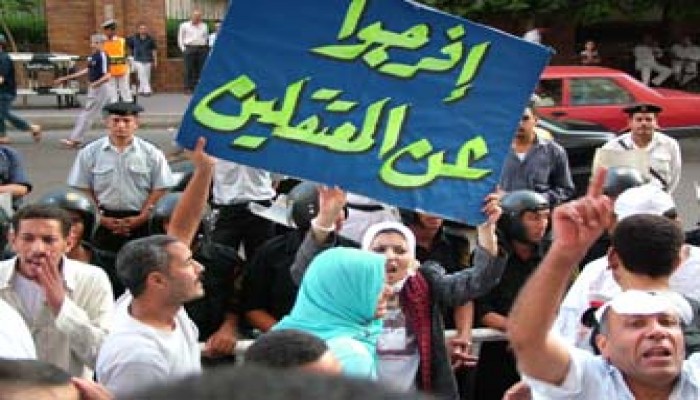 مسيرة طلابية بجامعة بني سويف تطالب بالإفراج عن المعتقلين