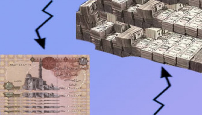 في عهد الانقلاب.. الدولار يواصل قفزاته ويقترب من الـ8 جنيهات