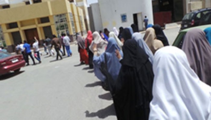 معرض مصور لطالبات جامعة الفيوم يطالب بالافراج عن المعتقلات