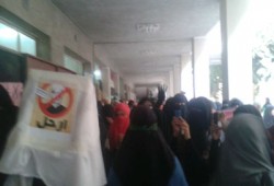 مسيرة داخل قطار الزقازيق تطالب بكسر الحصار عن الجامعة