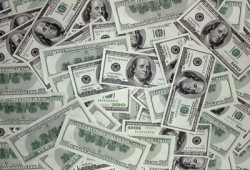 الدولار يقفز لـ7.70 جنيهات بالسوق السوداء