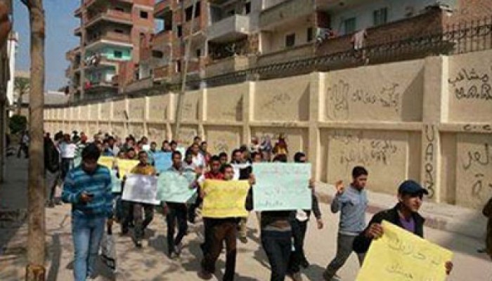 مسيرة طلابية ببورسعيد تهتف بدحر الانقلاب وعودة الشرعية