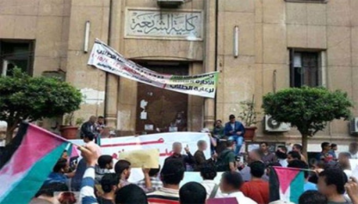 بالصور.. طلاب جامعة الأزهريطالبون بالقصاص لزملائهم الشهداء