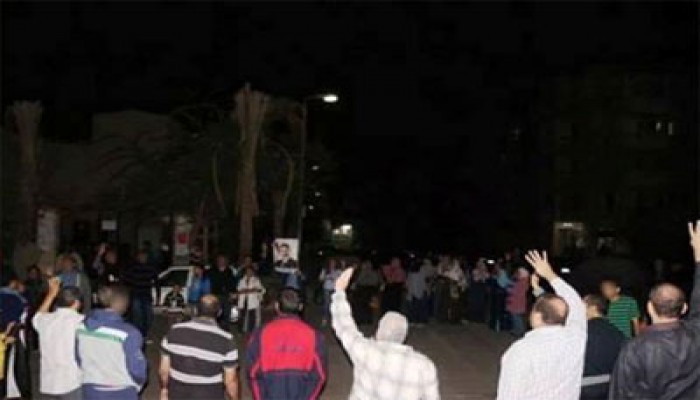 وقفة لثوار القاهرة الجديدة تطالب بالقصاص للشهداء