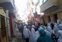 مسيرة طلابية في "بني مزار" بالمنيا تندد بجرائم الانقلاب