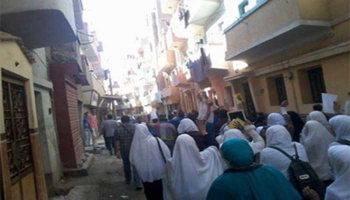 مسيرة طلابية في "بني مزار" بالمنيا تندد بجرائم الانقلاب
