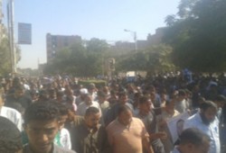 صور.. الآلاف بقنا يشيعون جنازة "أبو بكر القاضي" شهيد الشرعية