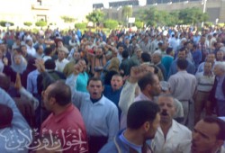تواصل اعتصام عاملي "غزل المحلة" للمطالبة بصرف مستحقاتهم