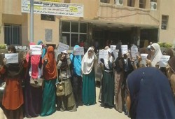 عرض فريزنج لطالبات علوم المنوفية للتنديد بحبس الحرائر