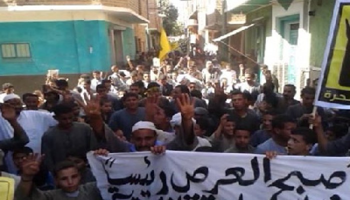 مسيرة طلابية بالمنيا تندد بجرائم الانقلاب بحق زملائهم