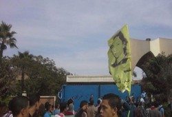 طلاب حلوان يتحدون "فالكون" ويتظاهرون أمام بوابة الجامعة
