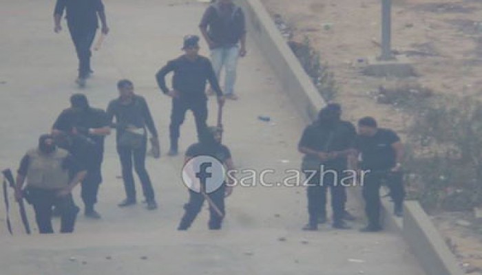 ميلشيات الانقلاب تقتحم جامعة الأزهر بعد مظاهرة حاشدة للطلاب