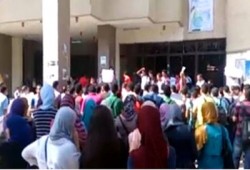 مظاهرة لطلاب هندسة المطرية تندد بقتل الطلاب على الطرق