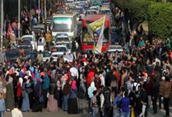 مظاهرة طلاب عين شمس تخرج إلى طريق جسر السويس