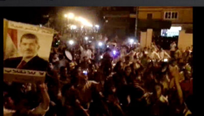 أهالي منشية الرضوان بالجيزة يتظاهرون لإسقاط الانقلاب
