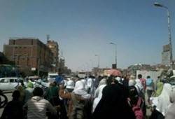 وقفة لطلاب ضد الانقلاب بأسوان تهتف بإعدام السفاح السيسي