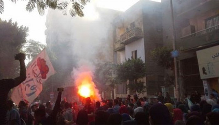 الأولتراس يشعلون مسيرة طلاب حلوان بالهتاف والشماريخ